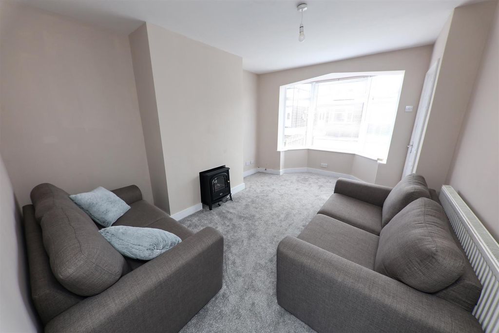 Property photo 2 of 13 Lounge