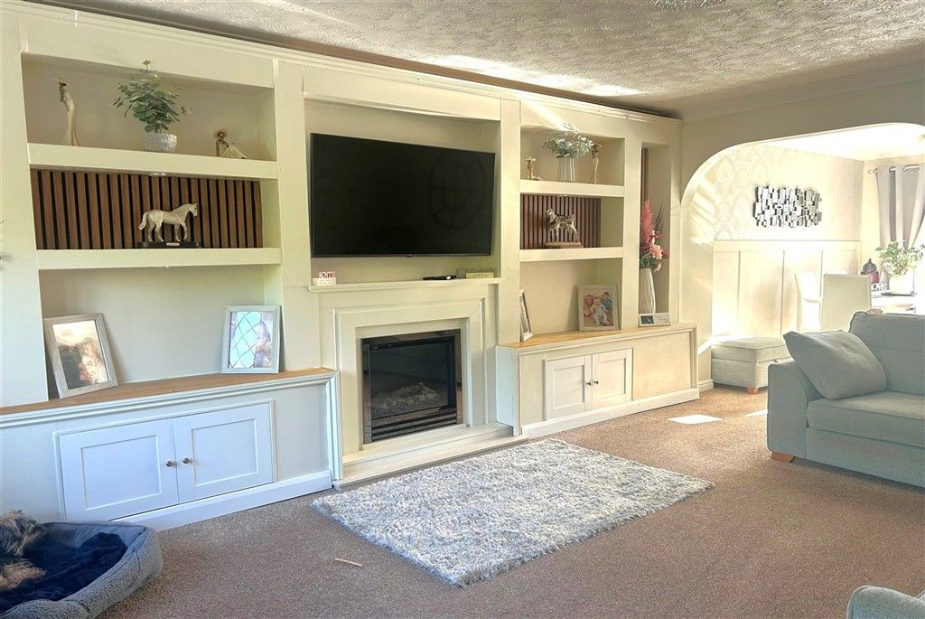Property photo 2 of 14 Lounge New