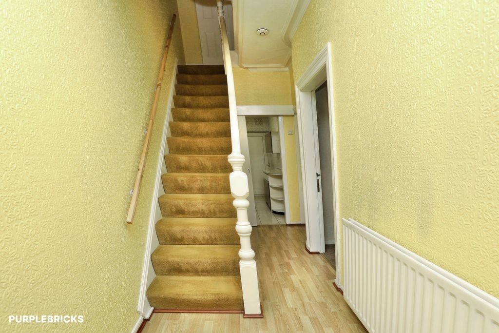 Property photo 3 of 14 Hallway