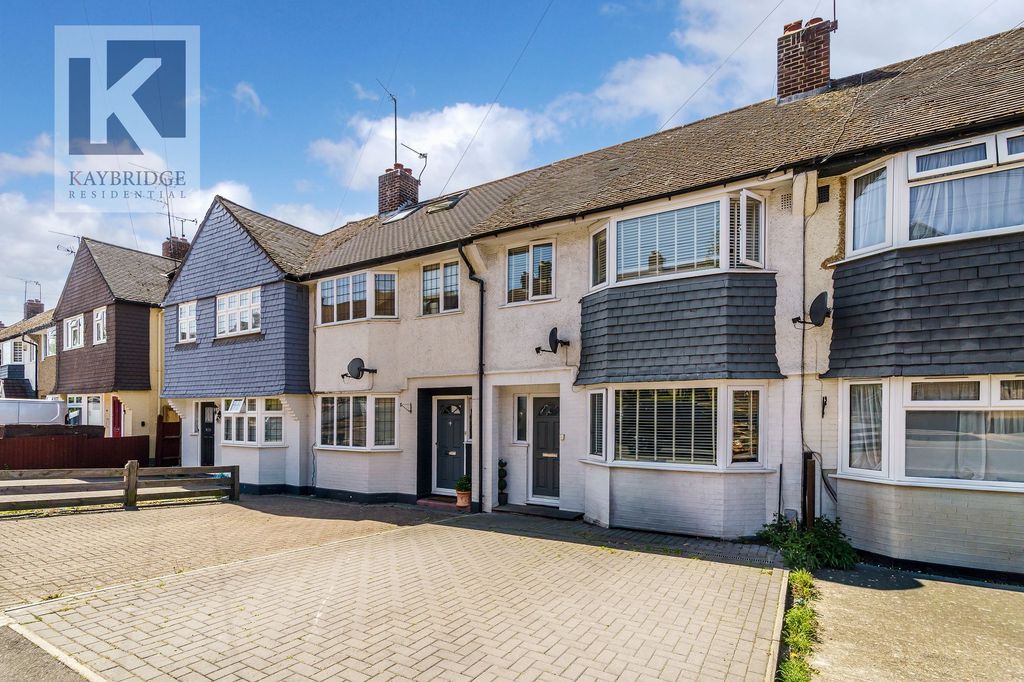 Property photo 1 of 12 Lynmouth Avenue, Morden - Sm4 4Rx