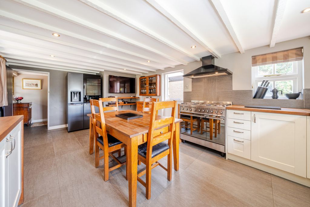 Property photo 3 of 28 1315409-10-685E99...