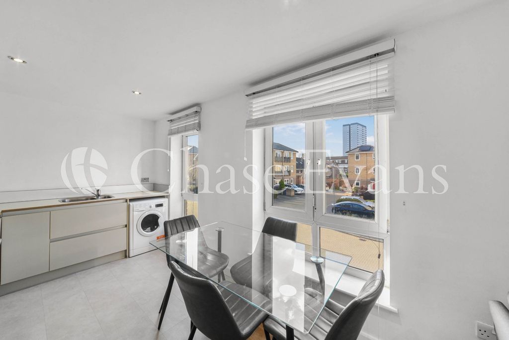 Property photo 2 of 9 Kitchen