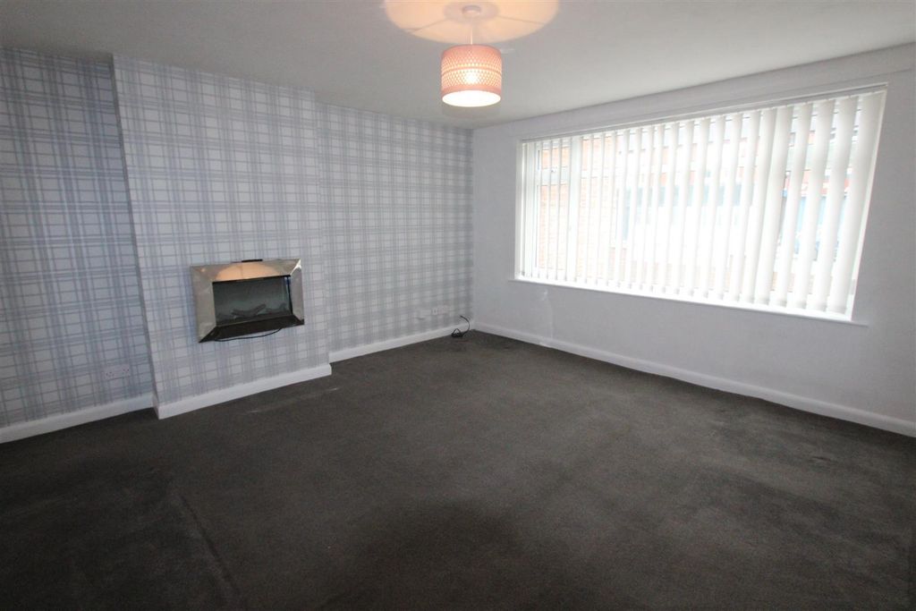 Property photo 2 of 9 Lounge