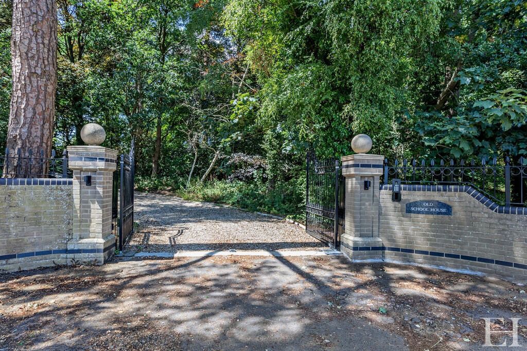 Property photo 3 of 50 4405363