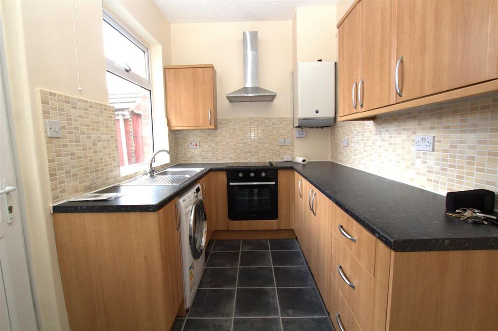 Property photo 2 of 9 Kitchen.Jpg