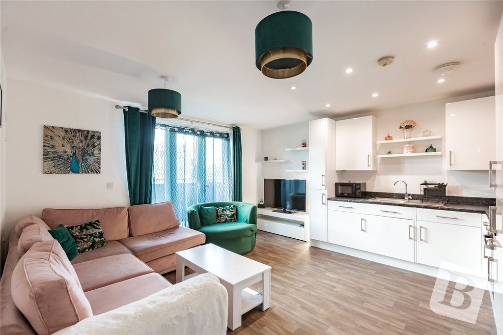 Property photo 3 of 12 Lounge/Kitchen