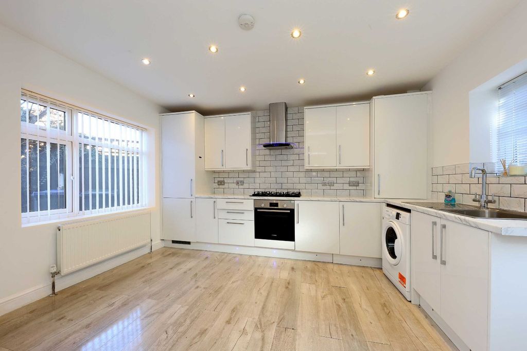 Property photo 2 of 19 Picture No. 10