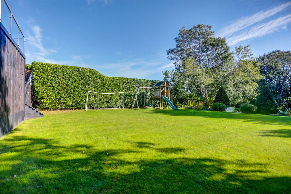 Additional image 21 of 7 bed detached house for saleWithdean Road, Brighton BN1