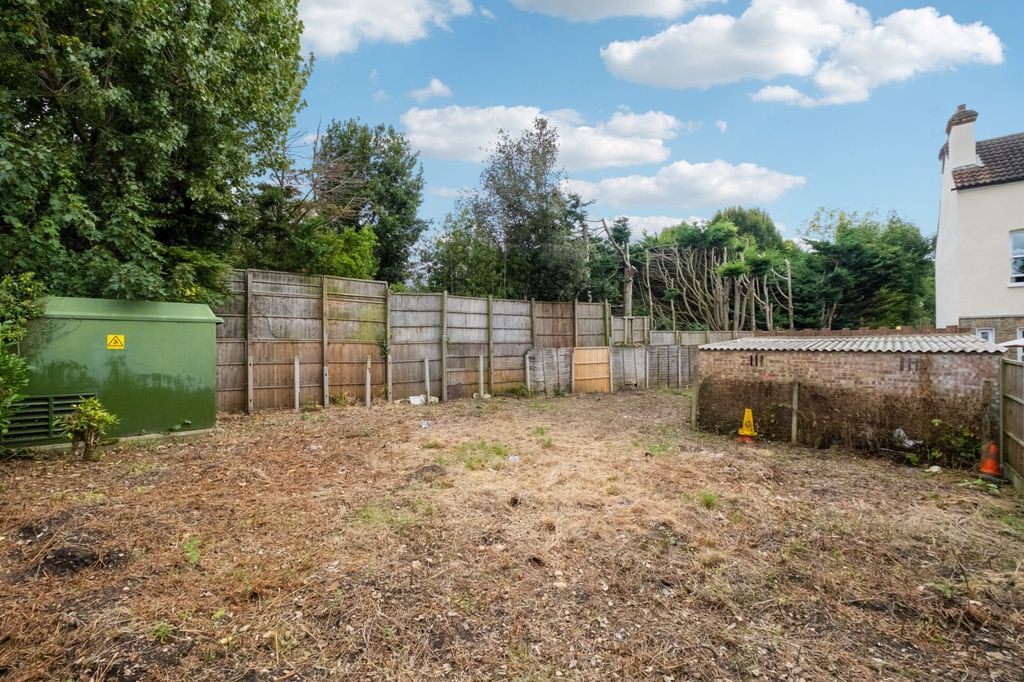 Property photo 2 of 13 Land Adjacent To 81 Rosslyn Ave Barnes, London Sw13 0Jy