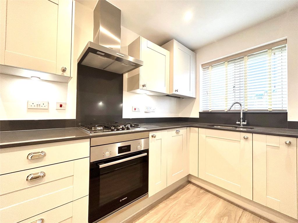 Property photo 2 of 18 Picture No. 27