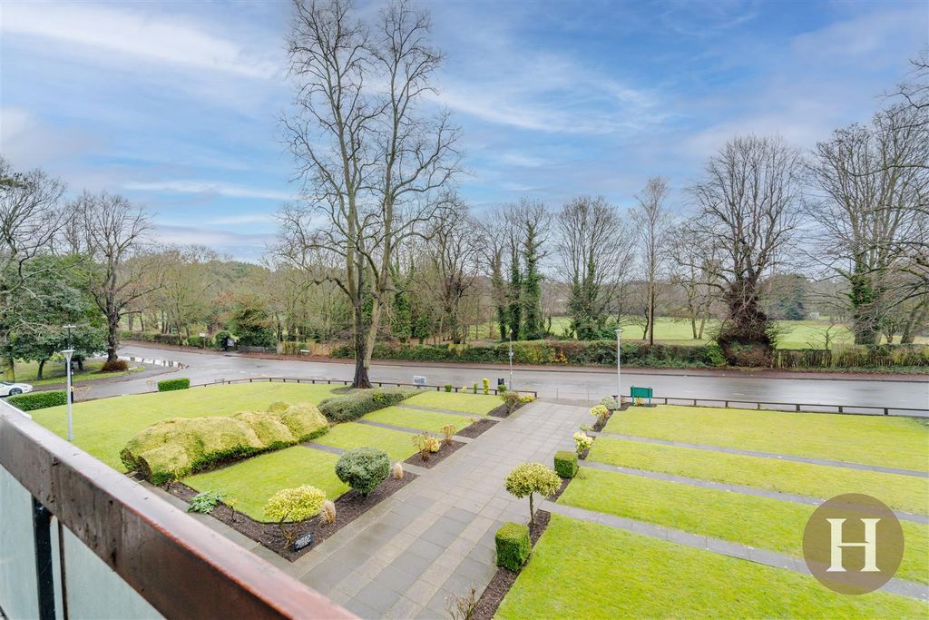 Property photo 3 of 18 Hadleigh Estate Agents-20.Jpg