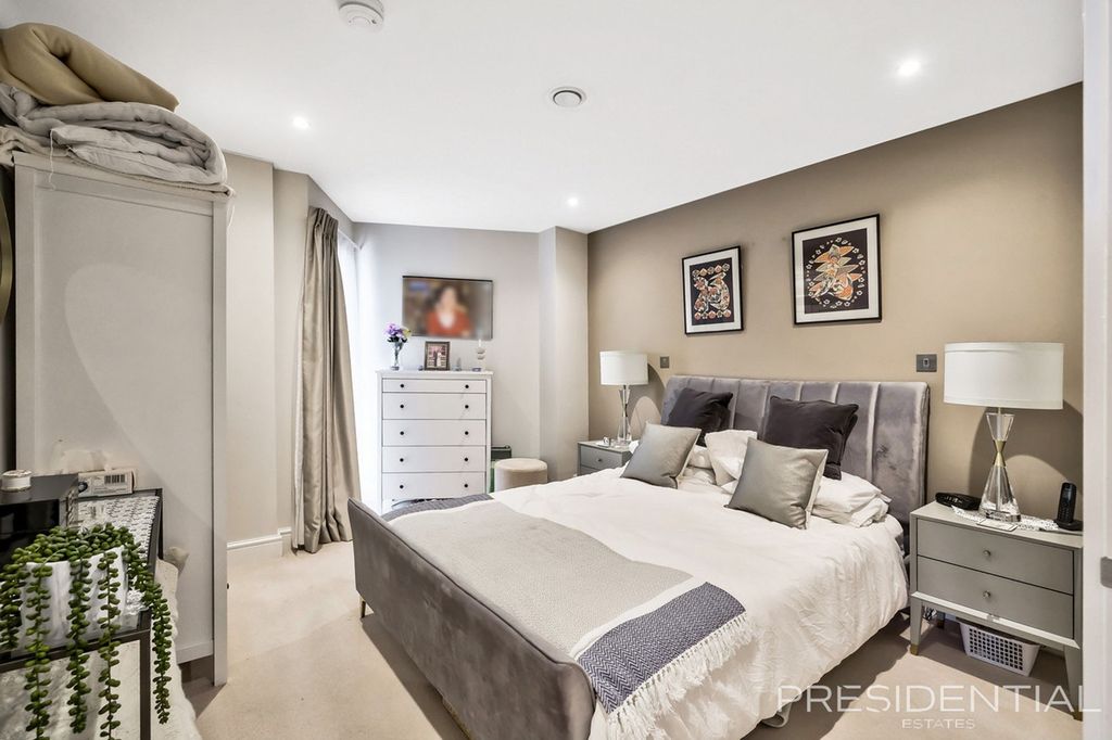 Property photo 3 of 36