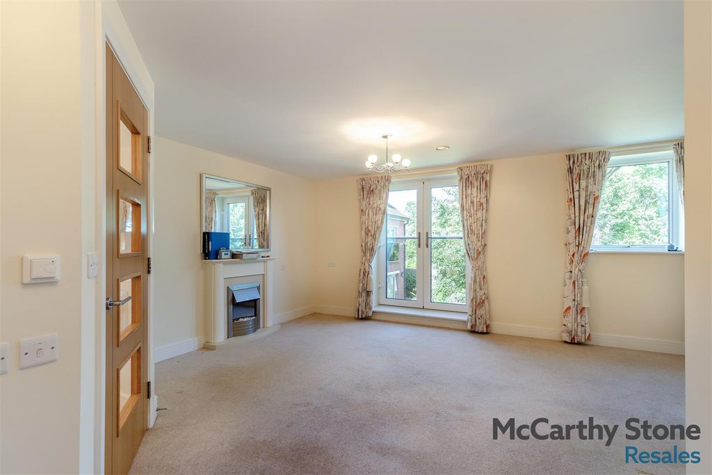 Property photo 2 of 24 8696594-Interior05.Jpg