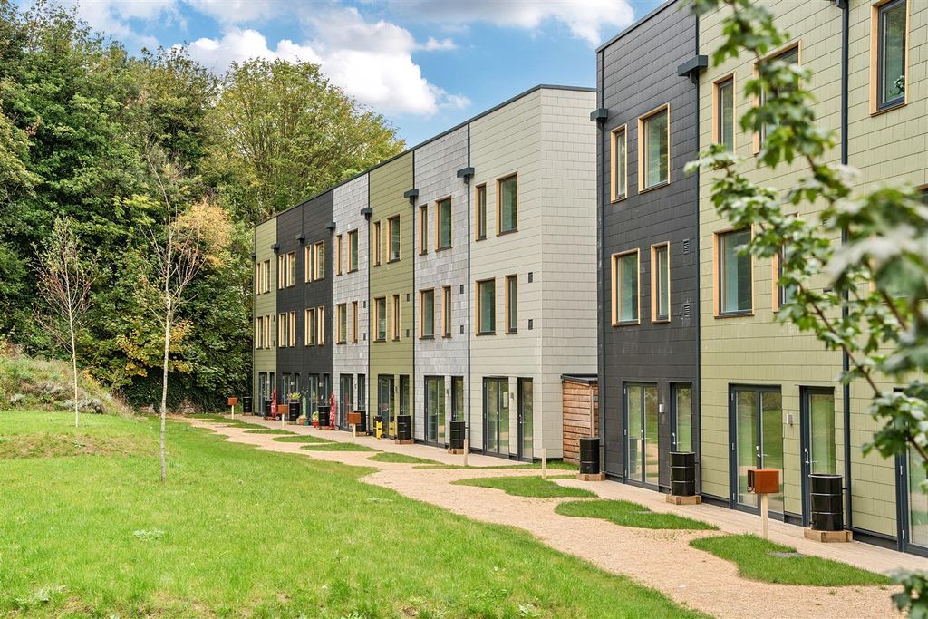 Property photo 1 of 10 1368804-1-68F0F398d7219.Jpg