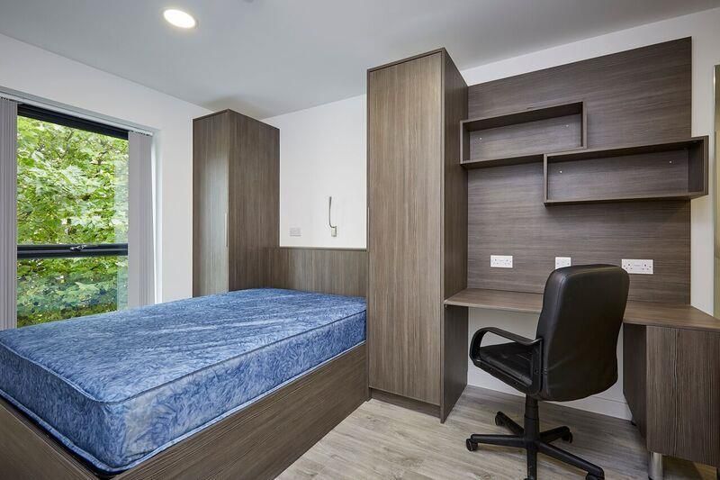 Property photo 2 of 5 Bedroom