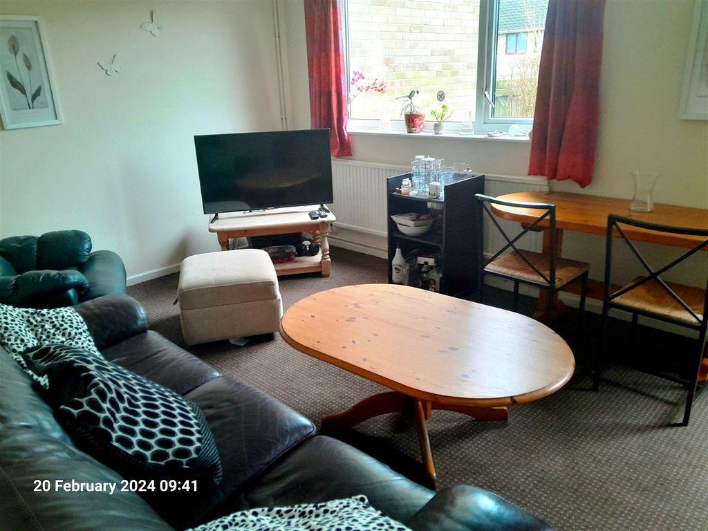 Property photo 1 of 6 Lounge2