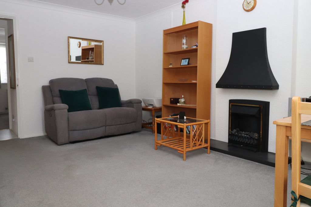 Property photo 3 of 12