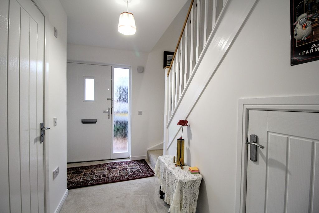 Property photo 2 of 14 Hallway