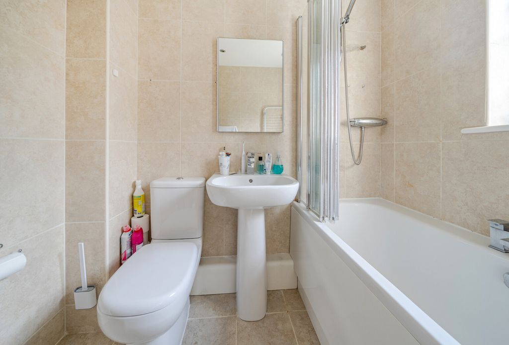 Property photo 3 of 12 1435018-10-69c3d9...