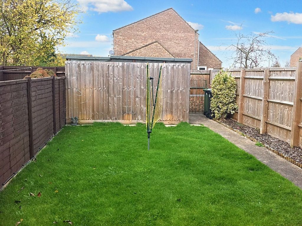 Property photo 2 of 8 Garden
