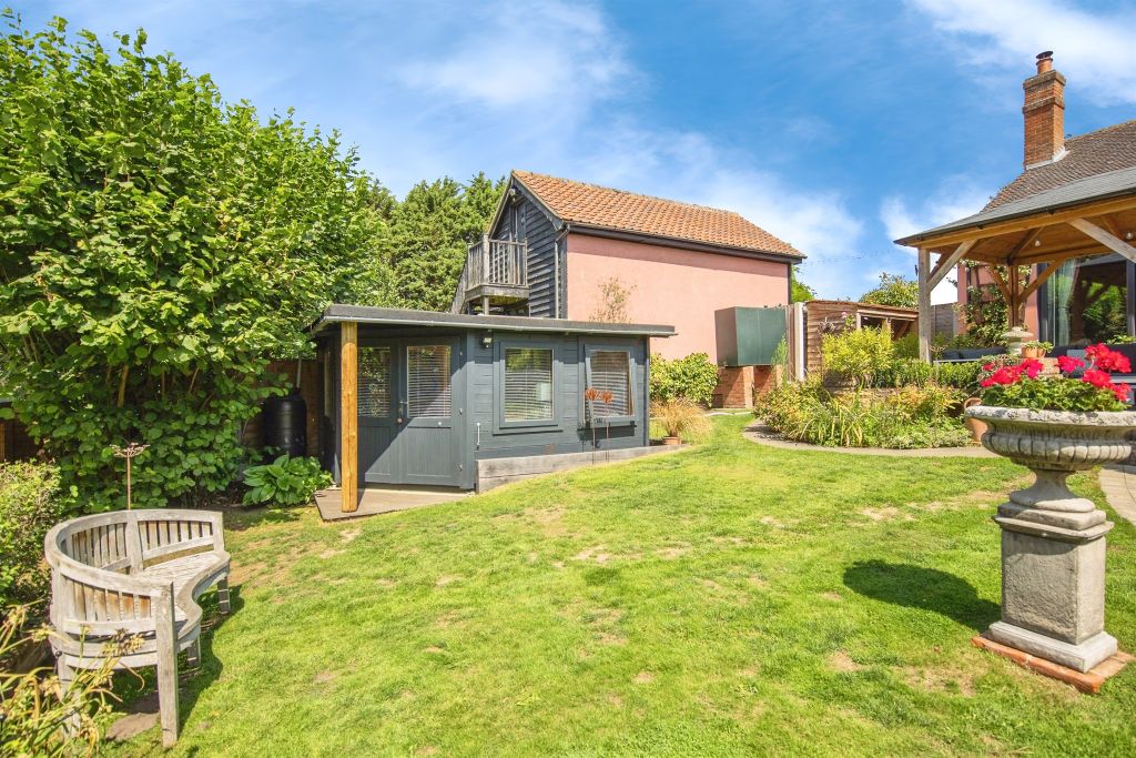 Property photo 3 of 32