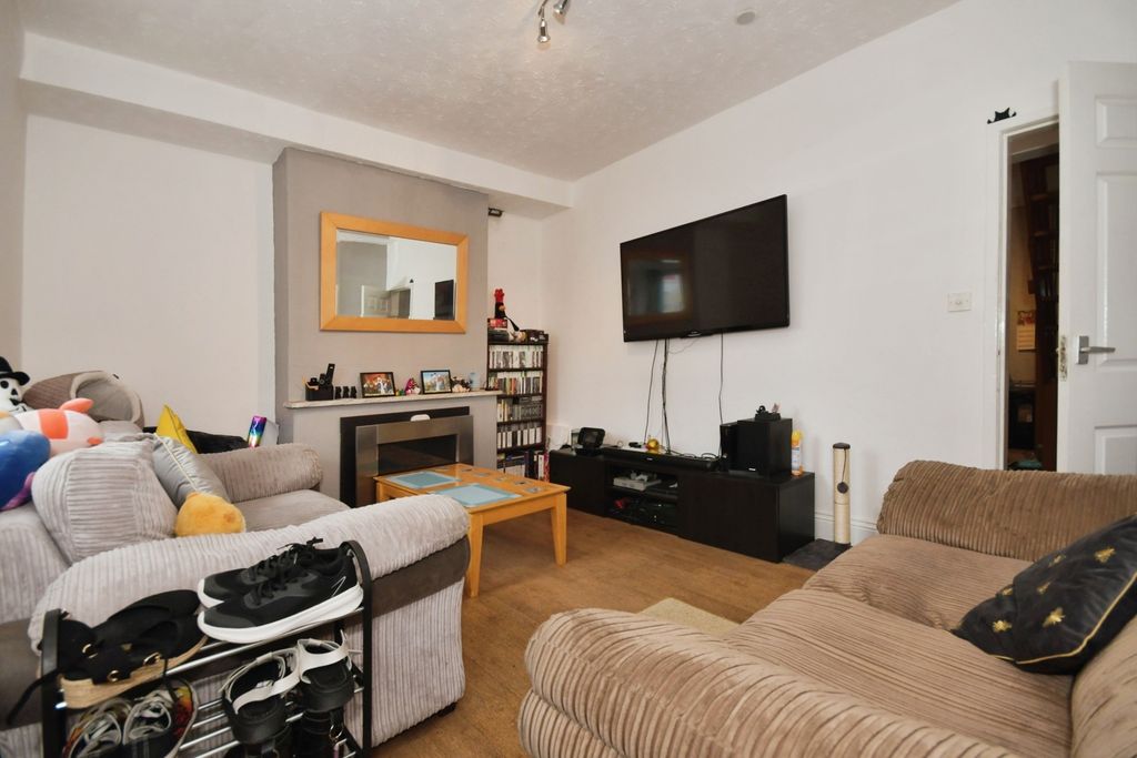 Property photo 2 of 16 Front Room