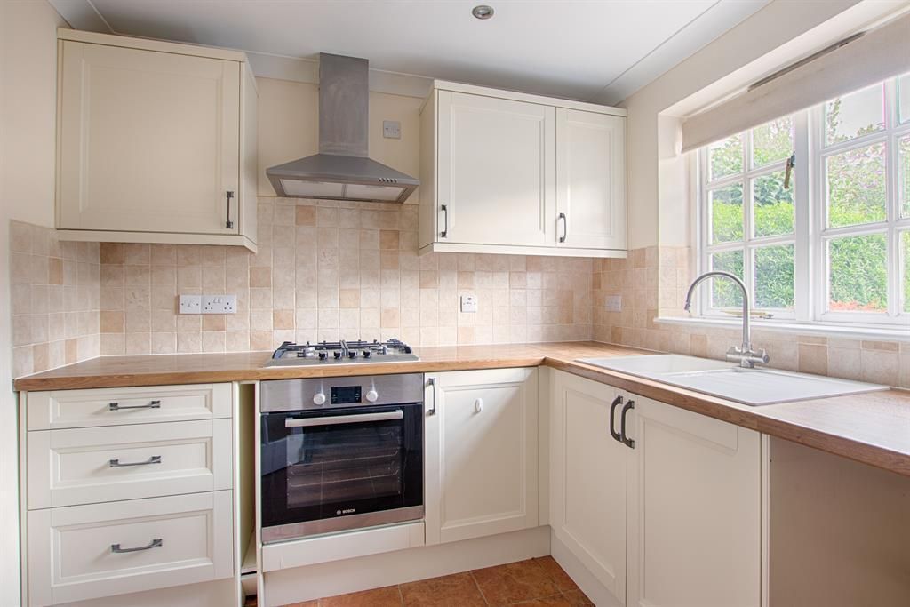Property photo 3 of 8 Kitchen