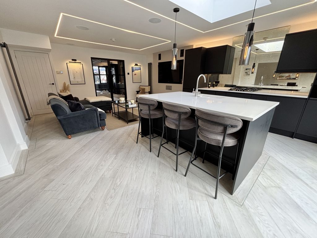 Property photo 3 of 36