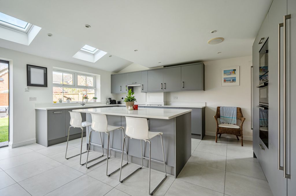 Property photo 2 of 17 1424657-17-69B186...