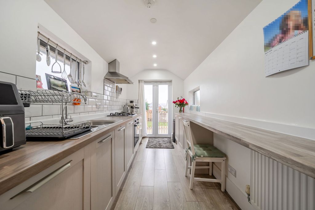 Property photo 3 of 23