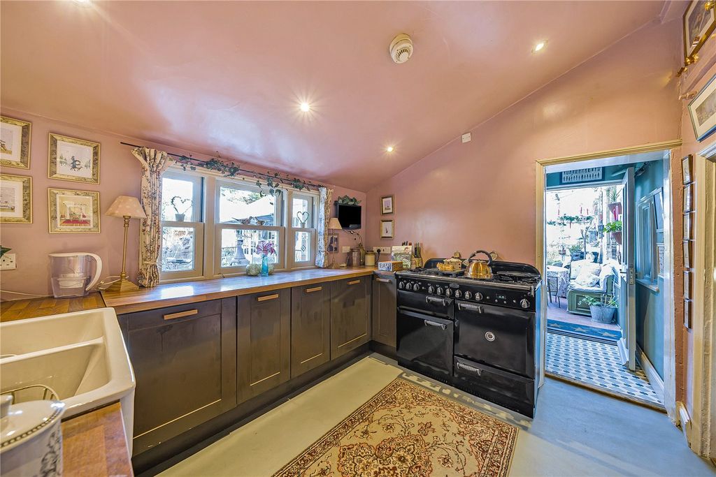 Property photo 3 of 28 Kitchen