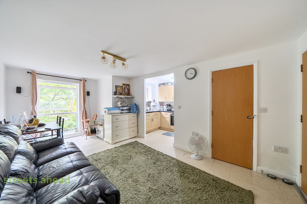 Property photo 1 of 12 154Ccdea-d688-464...