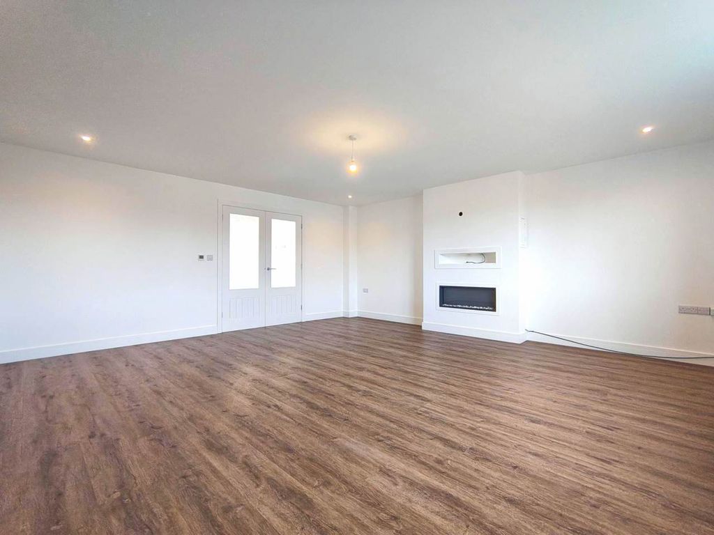 Property photo 2 of 17 Media (10)