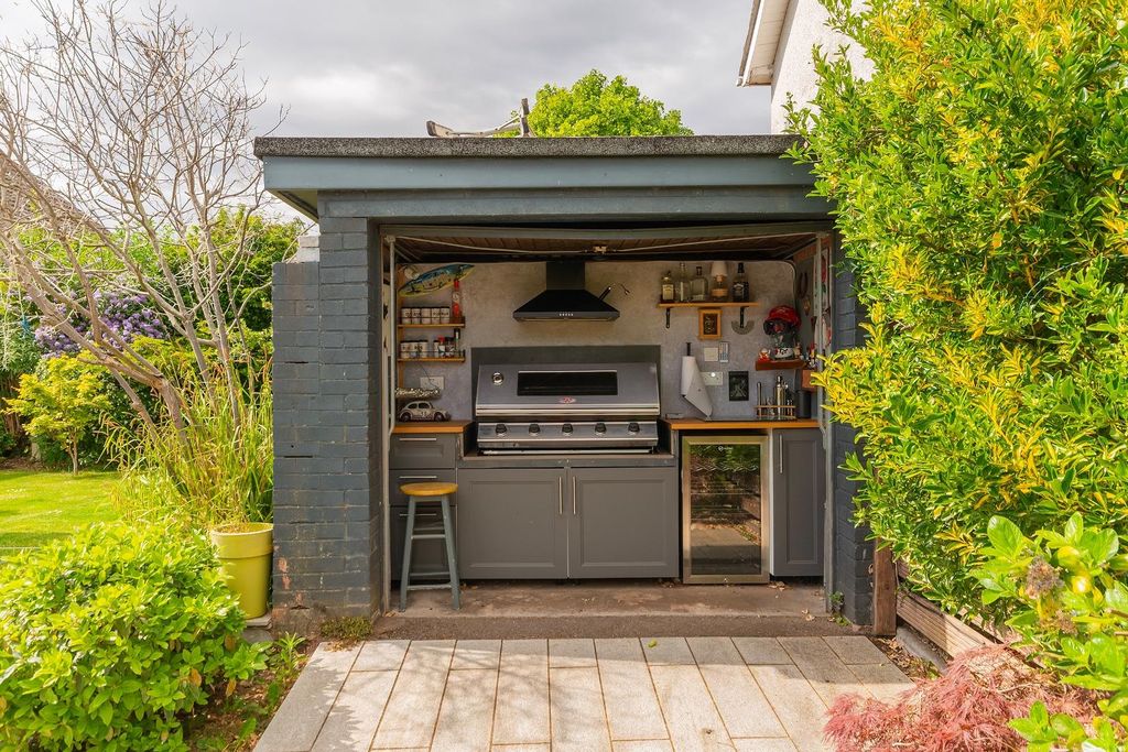 Property photo 3 of 33 1D0Leig - Outdoor Kitchen.Jpg