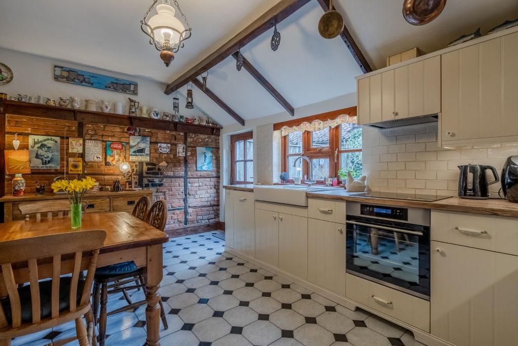 Property photo 2 of 22