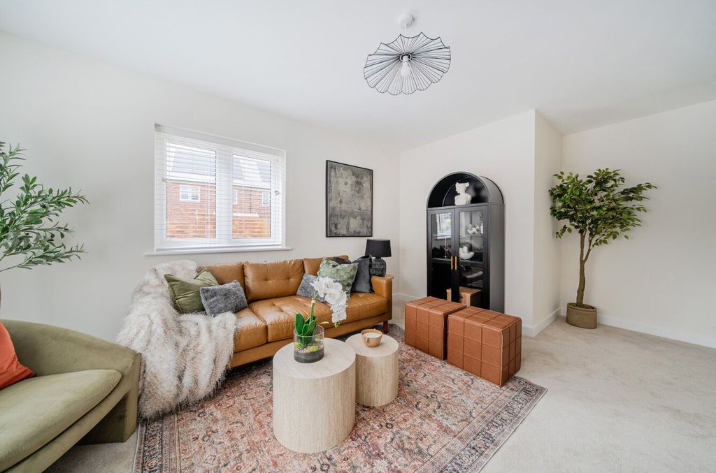 Property photo 2 of 12 1496393-41-6A5Fa2...