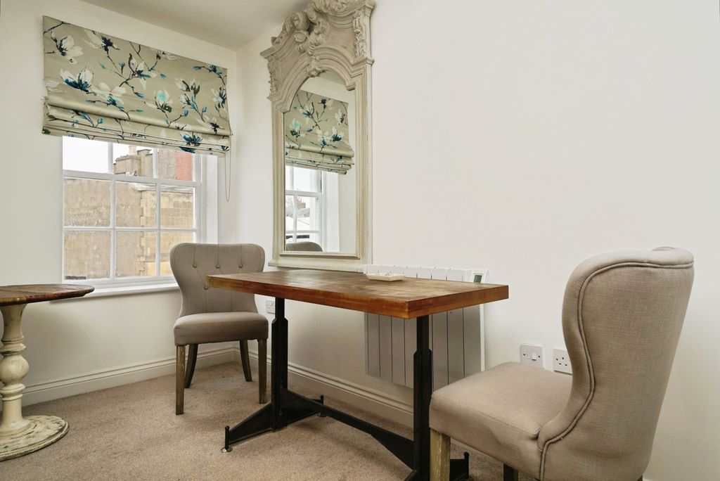 Property photo 3 of 9 Pbox-Img.Jpg