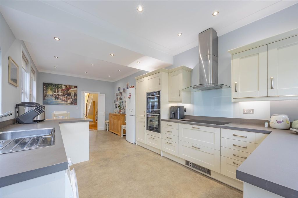 Property photo 2 of 23 Kitchen/Diner