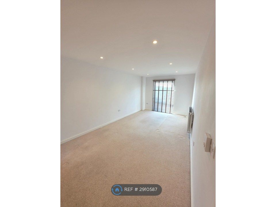 Property photo 2 of 7 Living Room