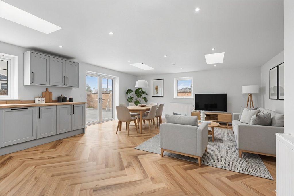 Property photo 3 of 28