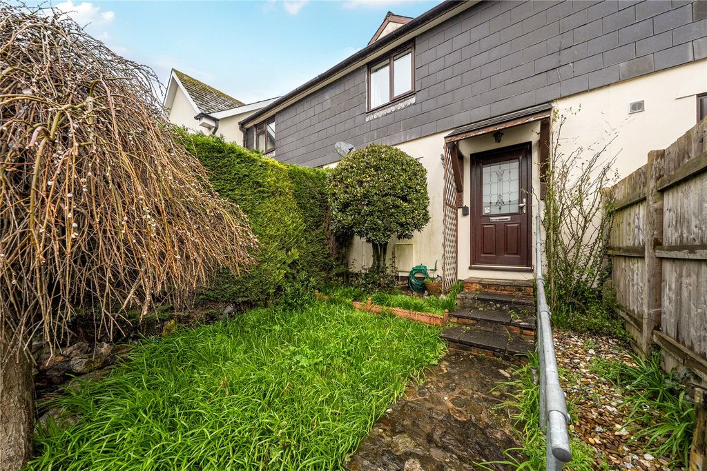 Property photo 3 of 9 Front Garden