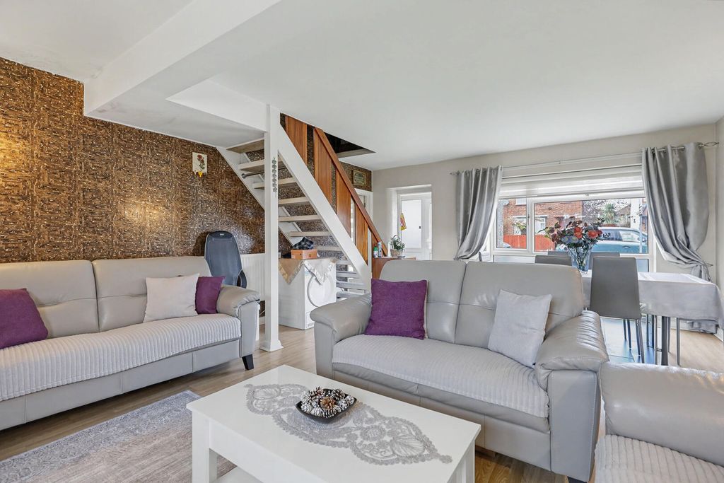 Property photo 3 of 21 Living Room