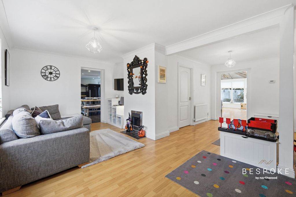 Property photo 3 of 34