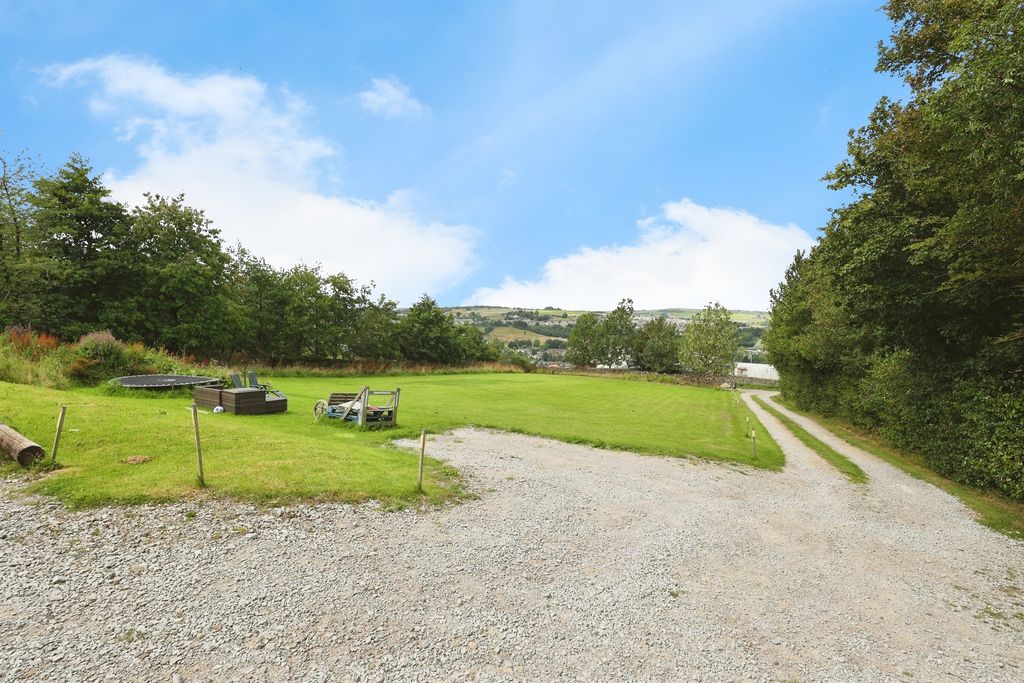 Property photo 2 of 30
