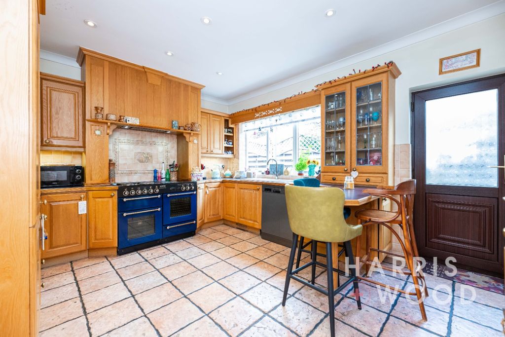 Property photo 2 of 36 4305184
