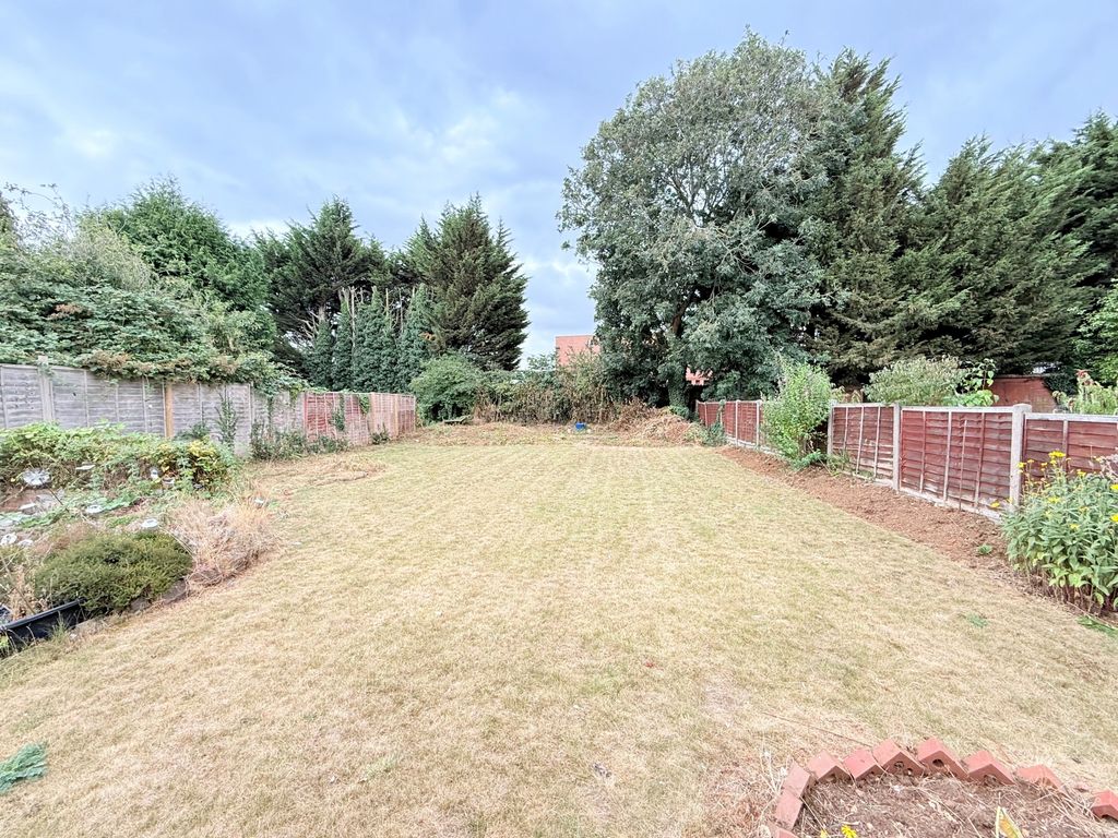 Property photo 3 of 12 Garden