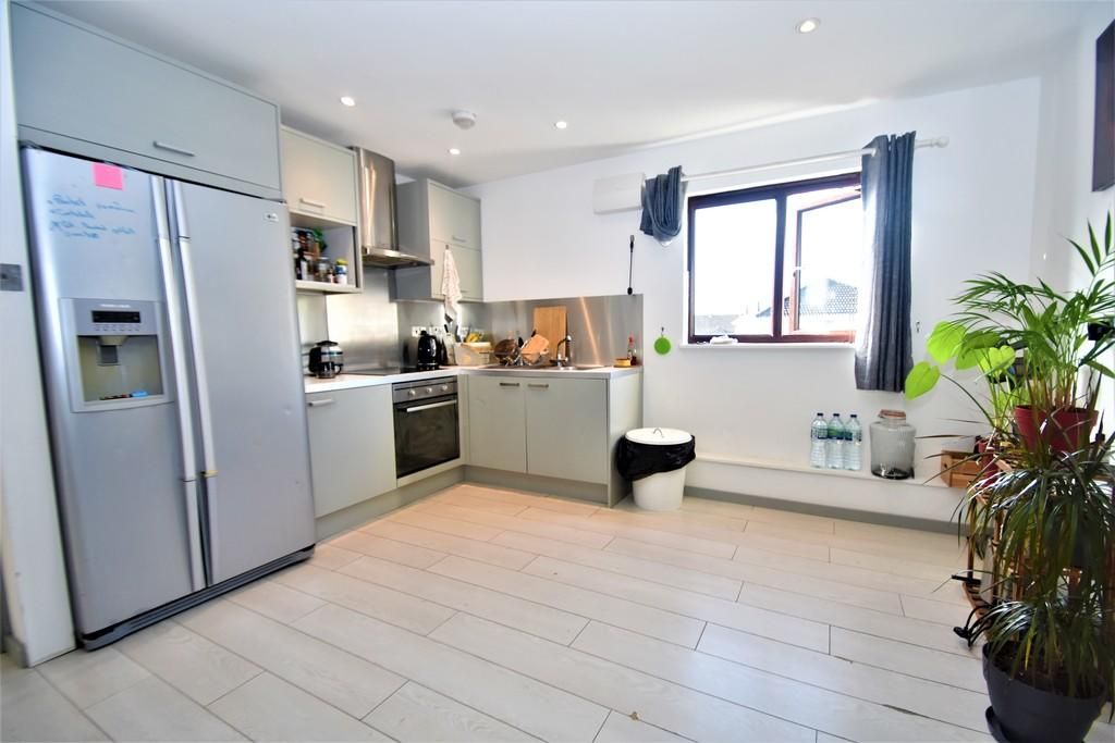 Property photo 2 of 5 Kitchen