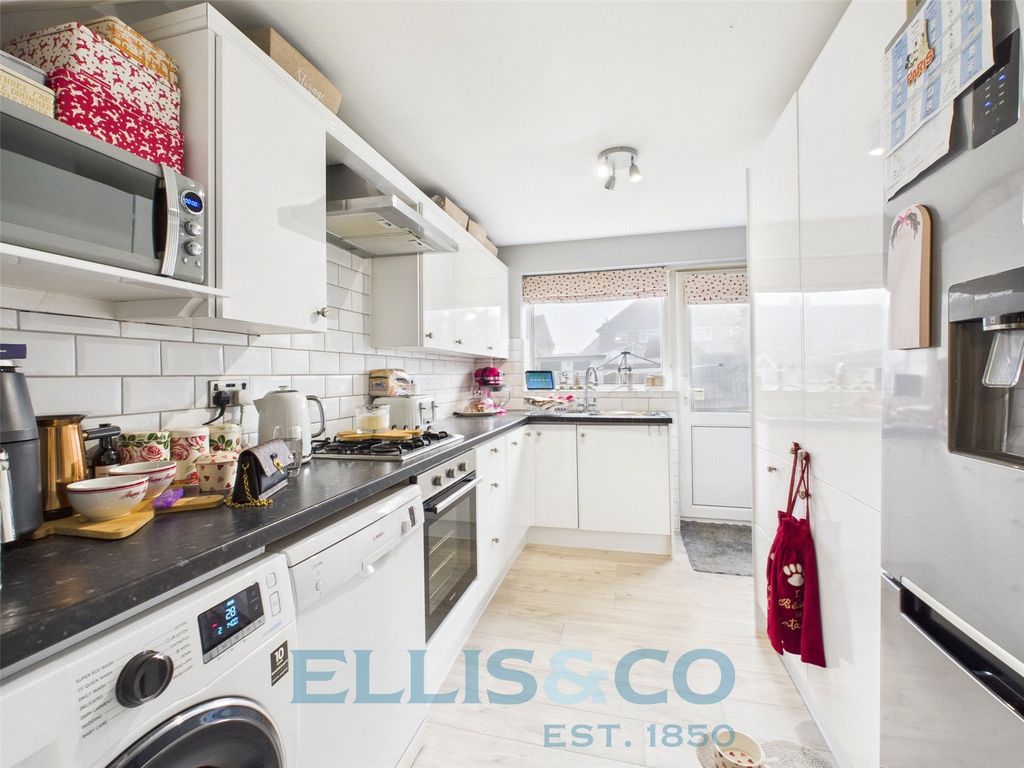 Property photo 2 of 16 Picture No. 11