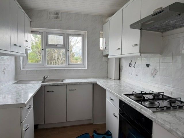 Property photo 3 of 8 9