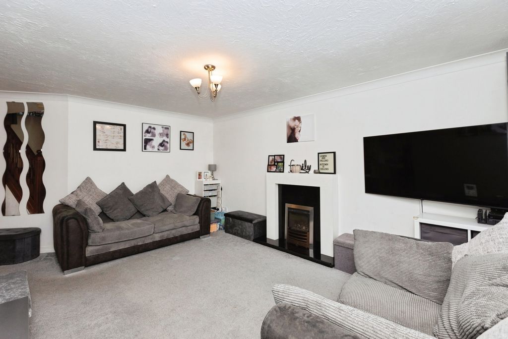 Property photo 3 of 17 Photo